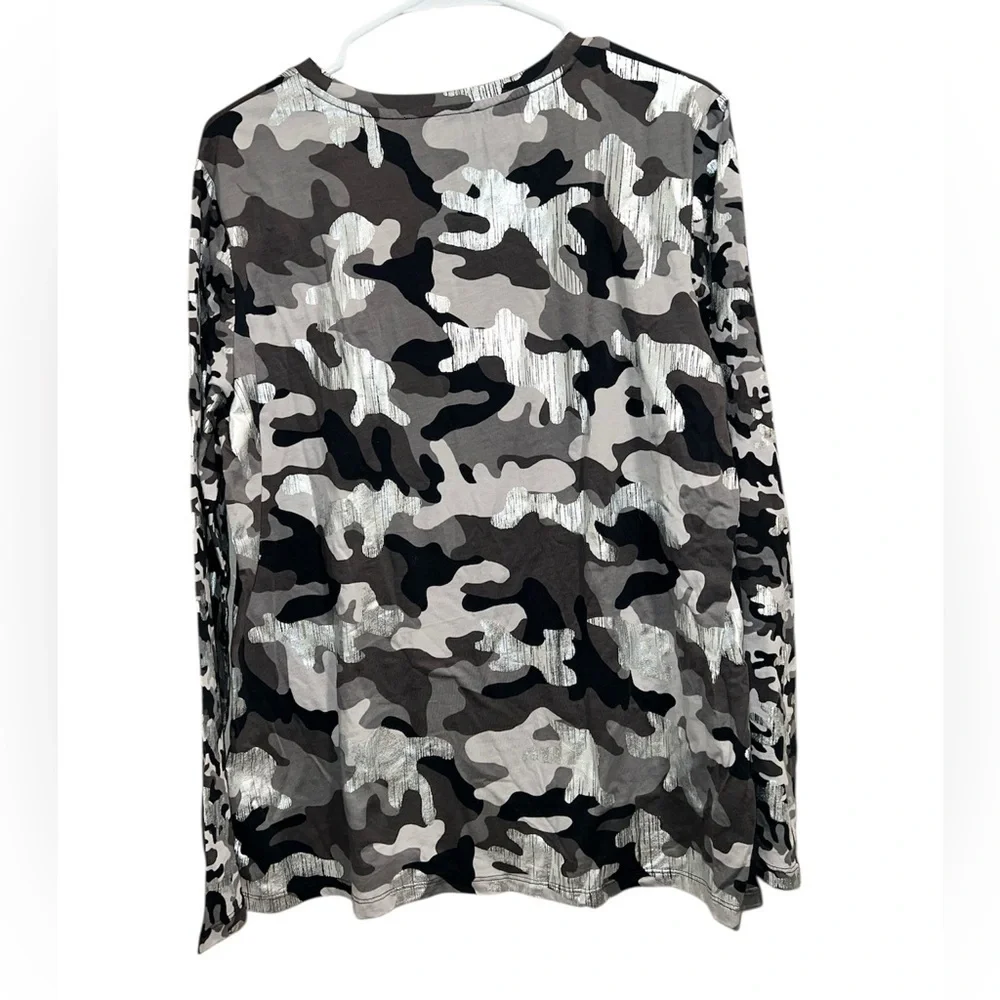 New Michael Kors black and gray metallic camouflage long-sleeve T-shirt size XL.